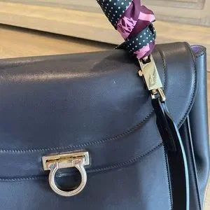 Salvatore Ferragamo ソフィアレインボーショルダーバッグ Ferragamo | Sofia Rainbow small black bag | Savannahs